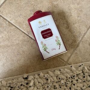 Yardley Sandalwood talc vintage